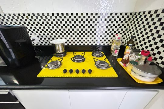 Cozinha de casa de condomínio à venda com 4 quartos, 400m² em Vila Valqueire, Rio de Janeiro
