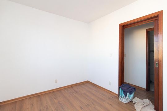 Quarto 1 de apartamento para alugar com 2 quartos, 110m² em Nonoai, Porto Alegre