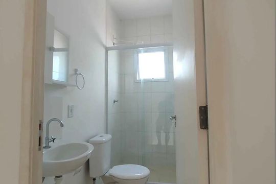Banheiro de casa de condomínio para alugar com 2 quartos, 65m² em Água Espraiada (caucaia do Alto), Cotia