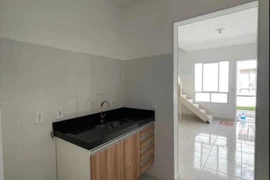 Cozinha de casa de condomínio para alugar com 2 quartos, 65m² em Água Espraiada (caucaia do Alto), Cotia