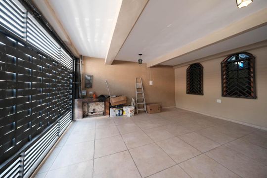 Garagem de casa para alugar com 4 quartos, 200m² em Jardim Aricanduva, São Paulo