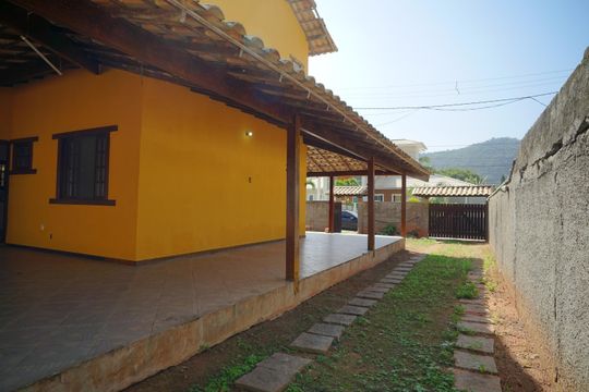 Garagem de casa para alugar com 4 quartos, 472m² em Itaipuaçu, Maricá