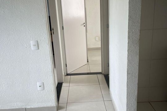 Corredor de apartamento para alugar com 2 quartos, 45m² em Cabuçu, Nova Iguaçu