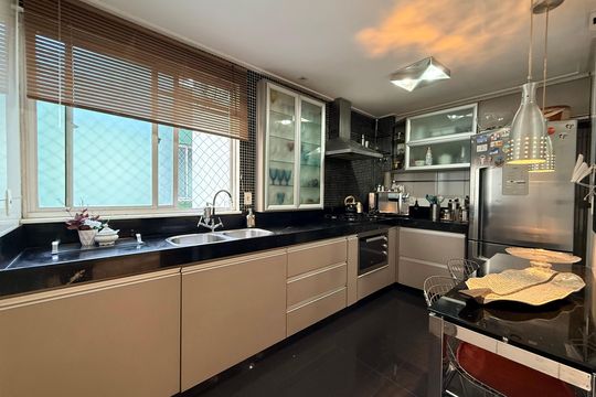 Cozinha de apartamento à venda com 4 quartos, 270m² em Cidade Nova, Belo Horizonte