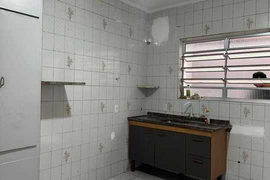 Cozinha de casa para alugar com 1 quarto, 90m² em Vila Alpina, São Paulo