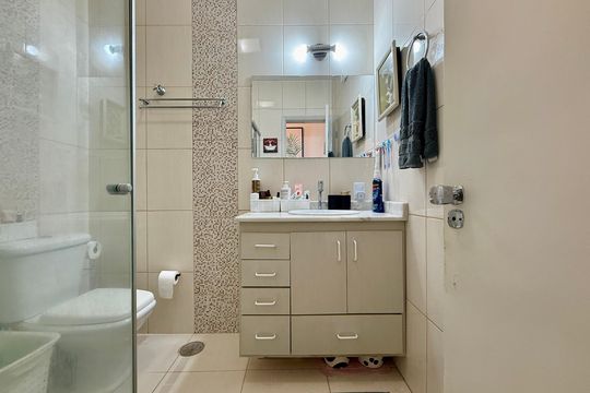 Banheiro de apartamento à venda com 3 quartos, 84m² em Cidade Monções, São Paulo
