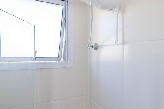 Banheiro de apartamento para alugar com 1 quarto, 31m² em Jardim Aeroporto, São Paulo