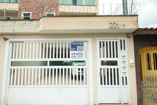 Placa instalada em 27/04/2026 com o código WYNY-748 de apartamento à venda com 2 quartos, 89m² em Parque Oratório, Santo André