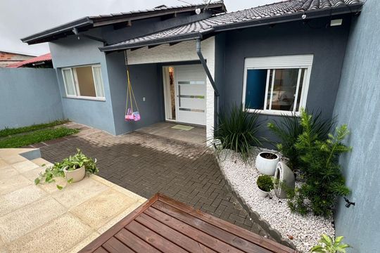 Fachada de casa à venda com 3 quartos, 220m² em Santo Afonso, Novo Hamburgo