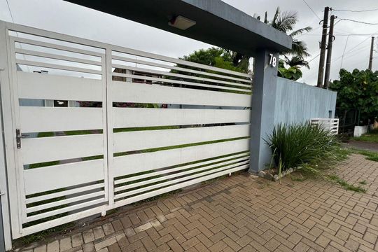 Fachada de casa à venda com 3 quartos, 220m² em Santo Afonso, Novo Hamburgo
