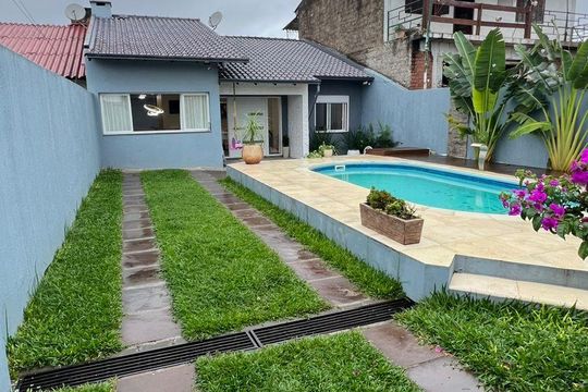 Piscina de casa à venda com 3 quartos, 220m² em Santo Afonso, Novo Hamburgo