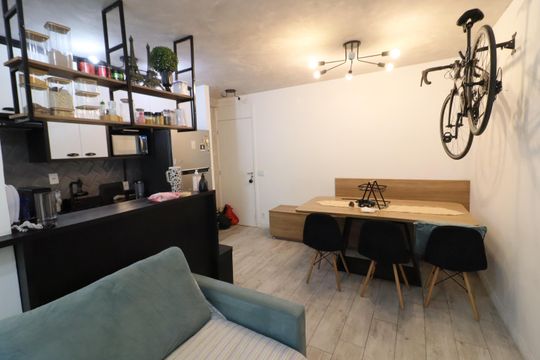 Sala de apartamento à venda com 2 quartos, 48m² em Centro, Osasco