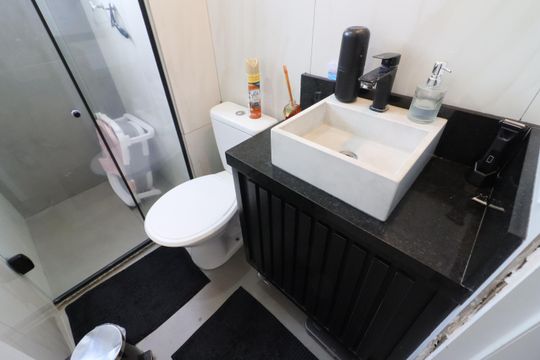 Banheiro de apartamento à venda com 2 quartos, 48m² em Centro, Osasco