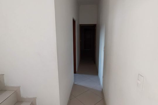 Corredor de casa à venda com 3 quartos, 204m² em Vila Nhocuné, São Paulo