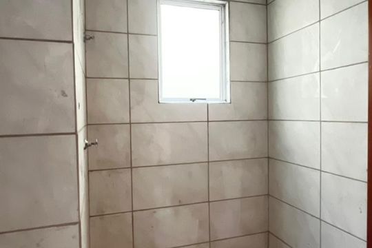 Banheiro de apartamento para alugar com 2 quartos, 44m² em Campo Novo, Porto Alegre