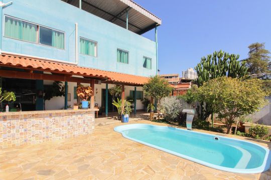 Piscina de casa à venda com 2 quartos, 210m² em São João Batista, Belo Horizonte