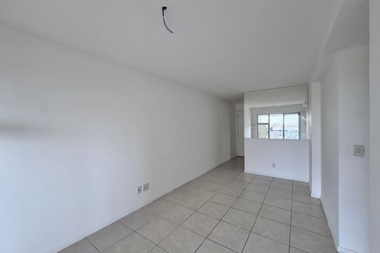 Sala de apartamento para alugar com 3 quartos, 81m² em Barra da Tijuca, Rio de Janeiro