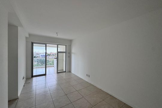 Sala de apartamento para alugar com 3 quartos, 81m² em Barra da Tijuca, Rio de Janeiro