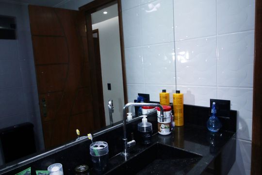 Banheiro de apartamento à venda com 3 quartos, 67m² em Vaz Lobo, Rio de Janeiro