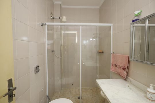Banheiro da Suíte de casa à venda com 3 quartos, 121m² em Vila Irmaos Arnoni, São Paulo