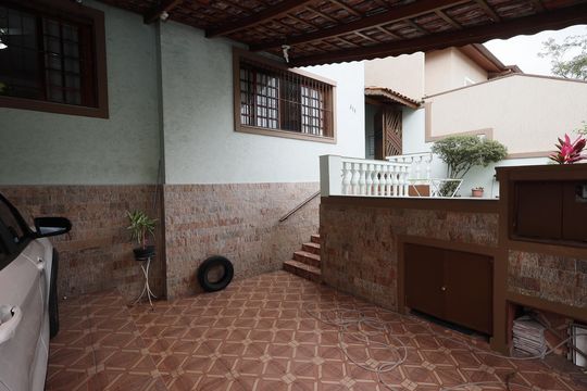 Garagem de casa à venda com 3 quartos, 121m² em Vila Irmaos Arnoni, São Paulo