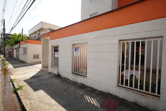 Placa de apartamento à venda com 2 quartos, 52m² em Vila Sao Pedro, Santo André