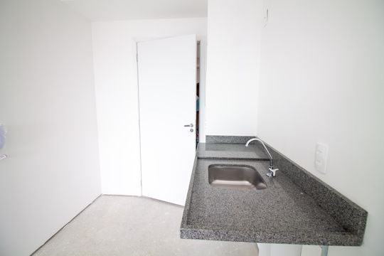 Cozinha de kitnet/studio à venda com 1 quarto, 24m² em Jardim das Acacias, São Paulo