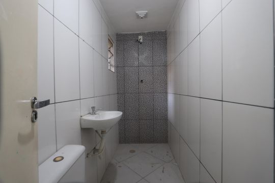 Banheiro de casa para alugar com 1 quarto, 42m² em Vila Ester, São Paulo