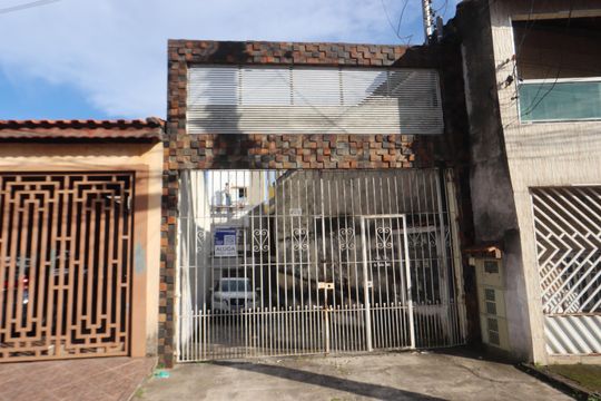 Fachada de casa para alugar com 1 quarto, 42m² em Vila Ester, São Paulo