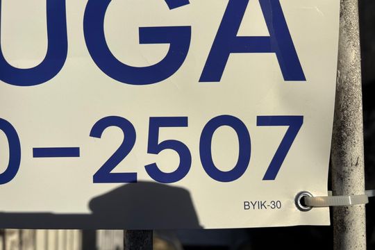 Placa instalada de casa para alugar com 1 quarto, 34m² em Vila Ester, São Paulo