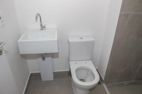 Banheiro de kitnet/studio à venda com 1 quarto, 18m² em Jardim Vera Cruz, São Paulo