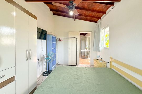 Quarto  de apartamento para alugar com 1 quarto, 48m² em São João do Rio Vermelho, Florianópolis