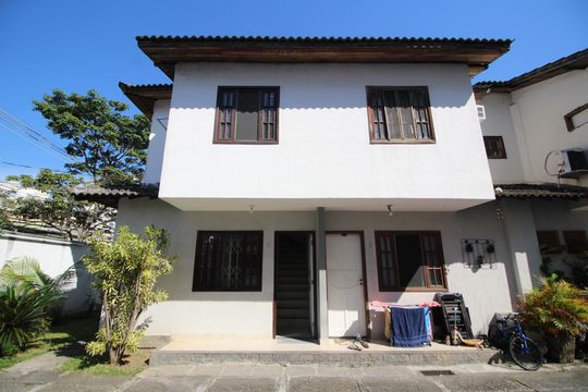 Fachada de casa de condomínio à venda com 2 quartos, 60m² em Taquara, Rio de Janeiro
