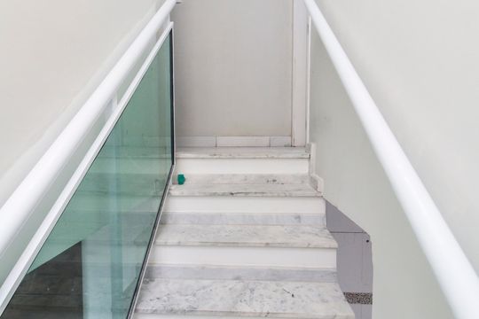 Escada de apartamento à venda com 2 quartos, 70m² em Chácara do Solar Ii (fazendinha), Santana de Parnaíba