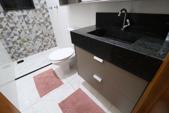 Banheiro Social de casa para alugar com 3 quartos, 93m² em Santa Rosa, Uberlândia
