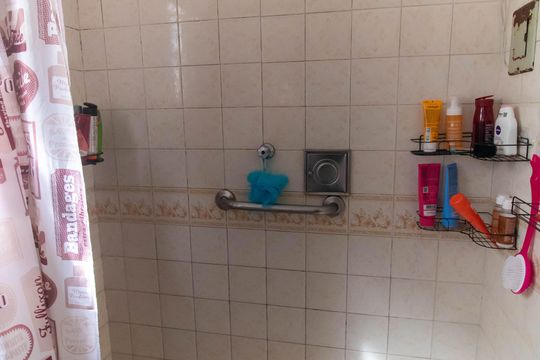 Banheiro de casa à venda com 1 quarto, 53m² em Engenhoca, Niterói