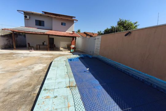 Piscina de casa para alugar com 4 quartos, 230m² em Setor Faicalville, Goiânia