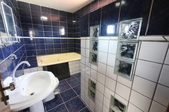 Banheiro de casa para alugar com 4 quartos, 230m² em Setor Faicalville, Goiânia