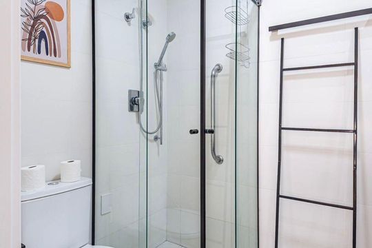 Banheiro de kitnet/studio à venda com 1 quarto, 21m² em Paraíso, São Paulo
