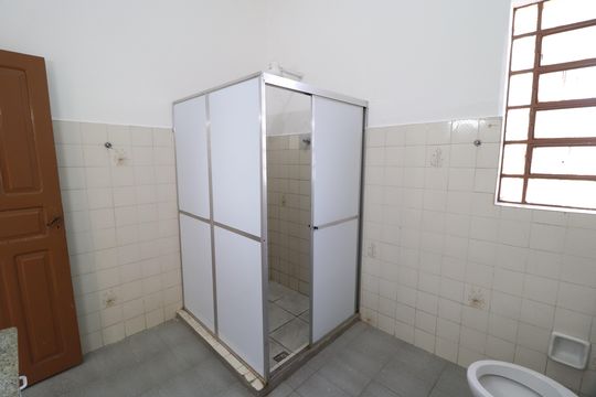 Banheiro Social de casa para alugar com 2 quartos, 150m² em Centro, Uberlândia