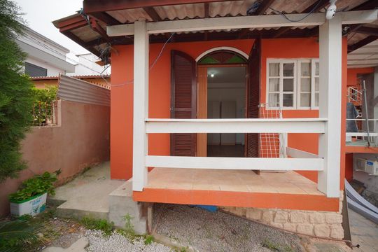 Fachada de kitnet/studio para alugar com 1 quarto, 31m² em Jardim Cidade de Florianopolis, São José