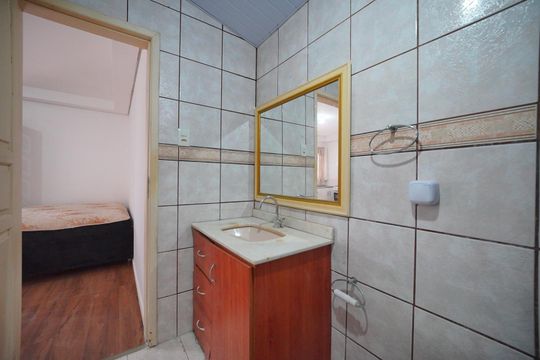 Banheiro de kitnet/studio para alugar com 1 quarto, 31m² em Jardim Cidade de Florianopolis, São José