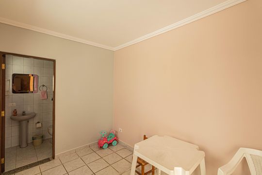 Quarto de Serviço  de casa à venda com 4 quartos, 180m² em Jardim São Nicolau, São Paulo