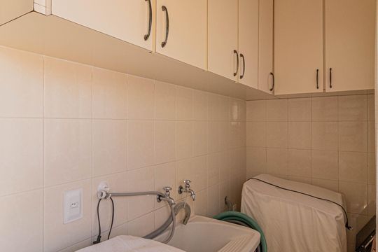 Área de Serviço de casa à venda com 4 quartos, 180m² em Jardim São Nicolau, São Paulo