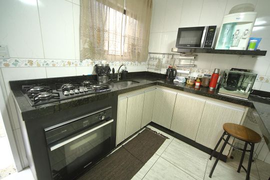 Cozinha  de casa à venda com 3 quartos, 127m² em Vila Alvinopolis, São Bernardo do Campo
