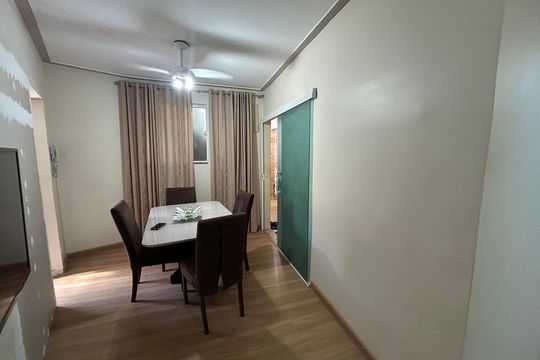 Sala de casa para alugar com 2 quartos, 150m² em Vila Valqueire, Rio de Janeiro