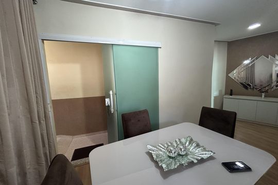 Sala de casa para alugar com 2 quartos, 150m² em Vila Valqueire, Rio de Janeiro