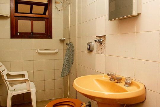 Banheiro 4 de casa para alugar com 8 quartos, 278m² em Santana, Porto Alegre