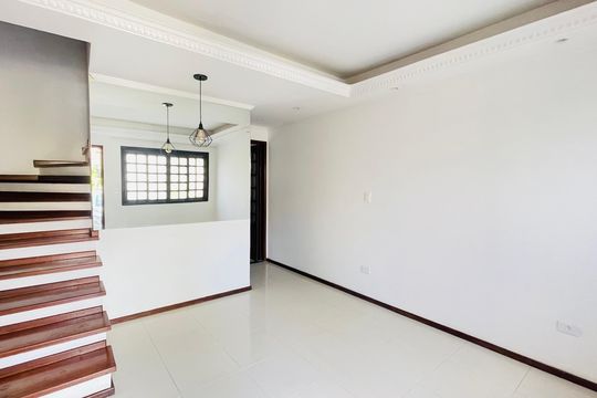 Sala de casa de condomínio para alugar com 2 quartos, 70m² em Chácara Pavoeiro, Cotia