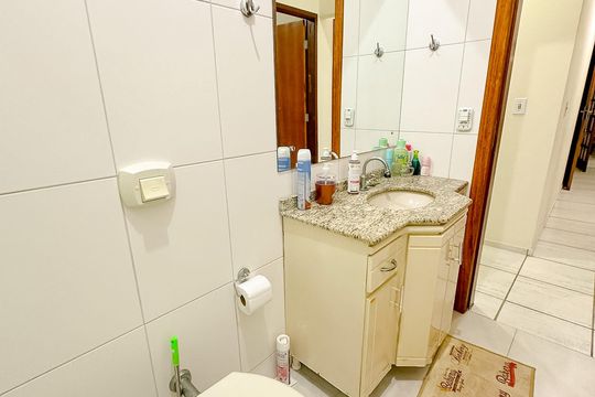 Banheiro de casa para alugar com 4 quartos, 280m² em Forquilhinhas, São José